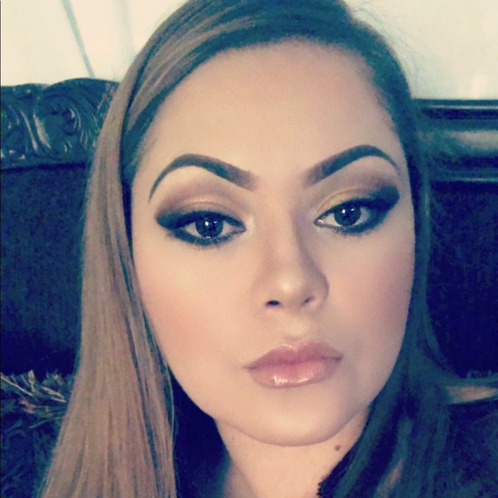 Meet your Posher, Claudia